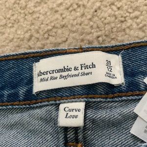 Abercrombie & Fitch Curve Love Mid Rise Boyfriend Short